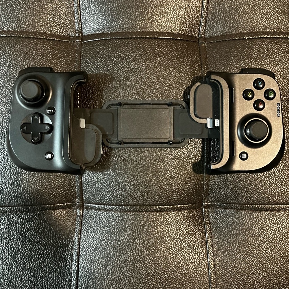 Razer Kishi Mobile Game Controller/Gamepad for iPhone iOS